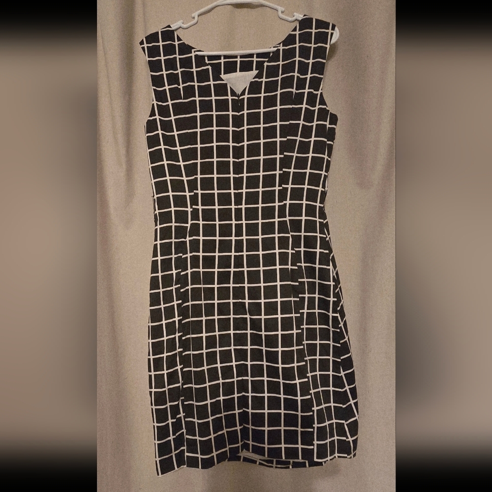 Dress - Picture 2 of 4